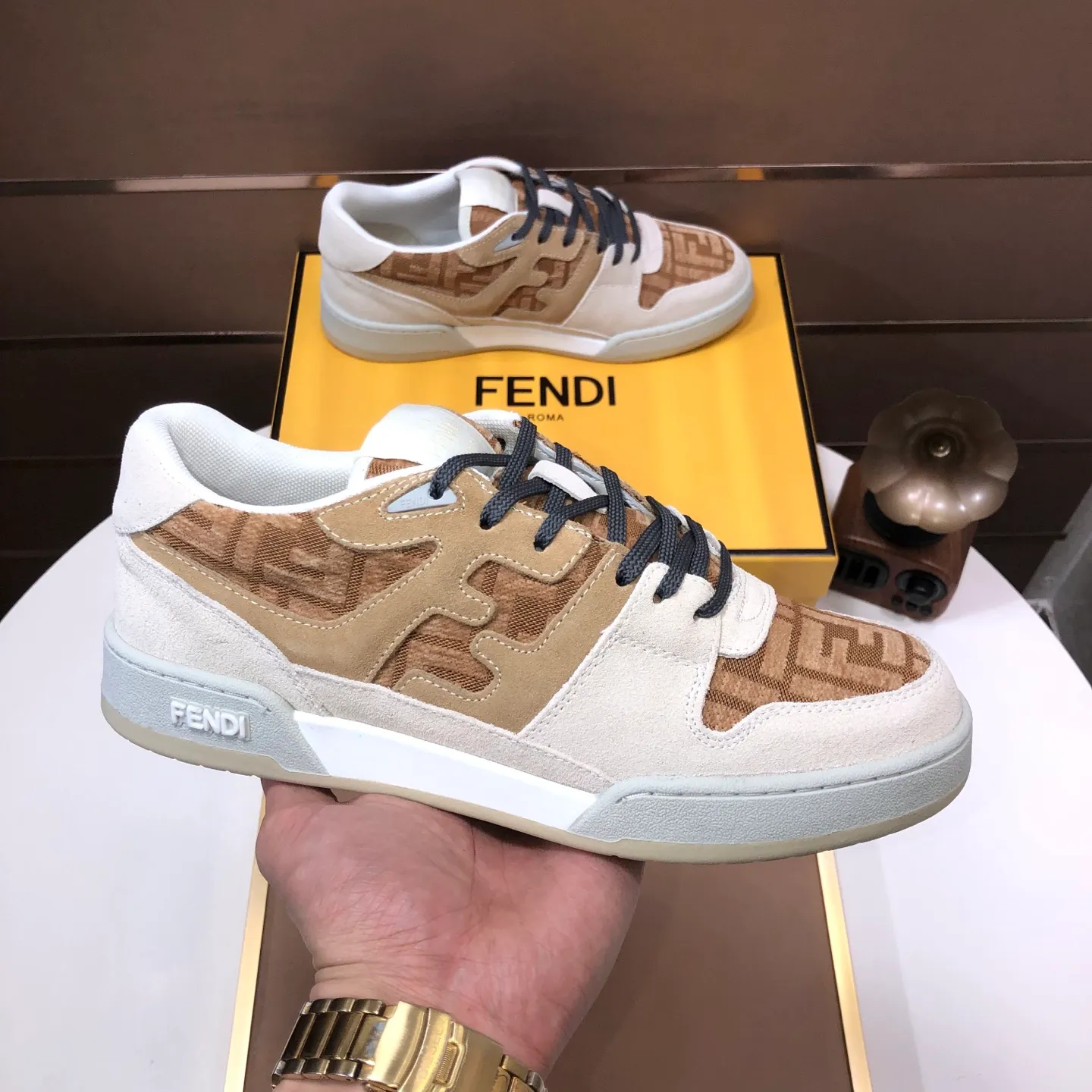Men's men's shoes 💰600💰 Fendi 2023 latest couple model 🔥 Many 💑 stars have the same style FD match Original one-to-one replica Designer Kim Jones's first sneaker fendi match and Donkey brand Trainer basketball sneakers Material: Original silk leather Lining: Breathable mesh Packaging: Original 1:1 matching high-end packaging Size: Female 35-40 Male 38-44 (45 46. Custom-made (no return or exchange)